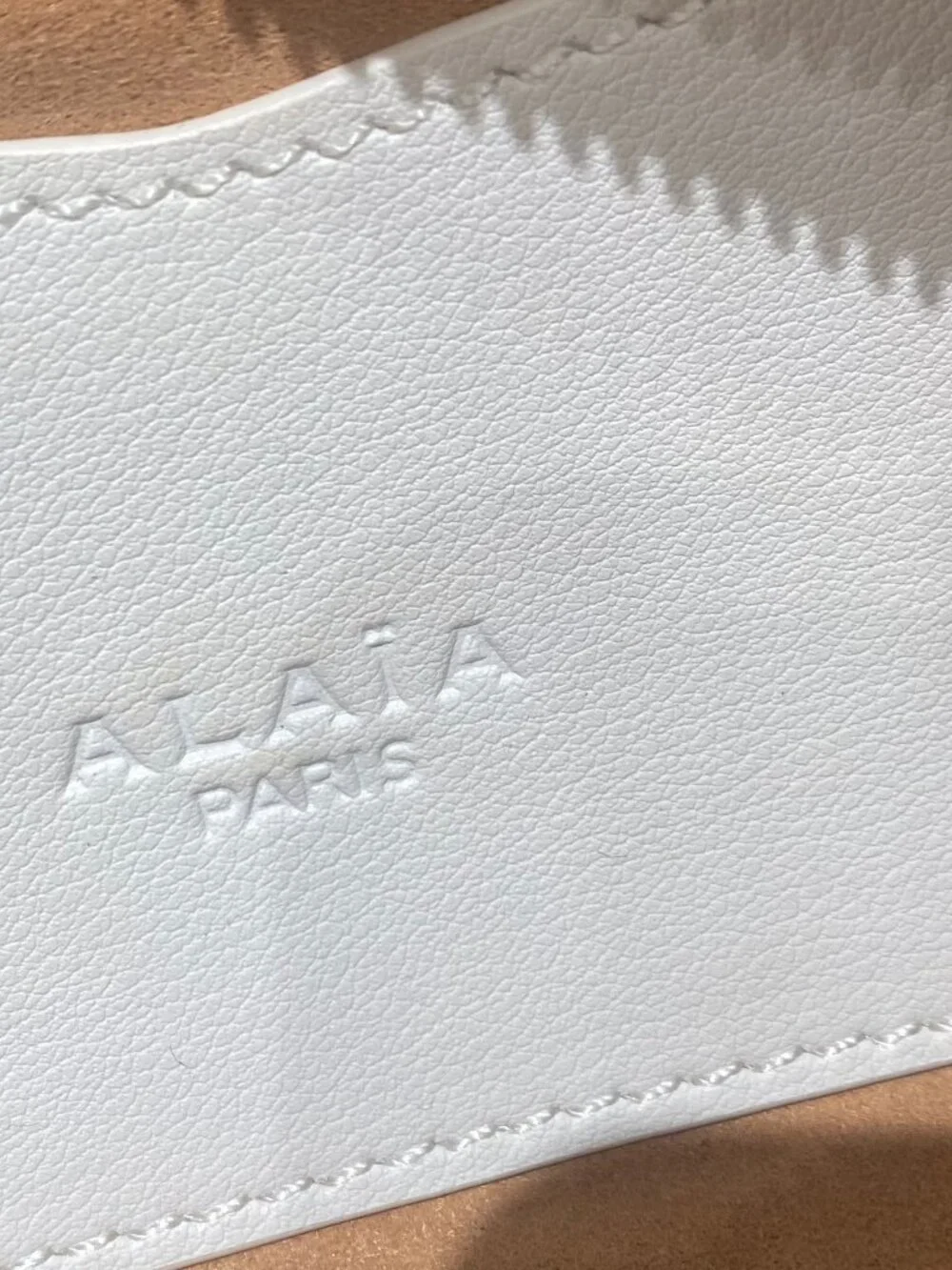 Alaia Le Teckel White Sausage Bag - Picture 9 of 9